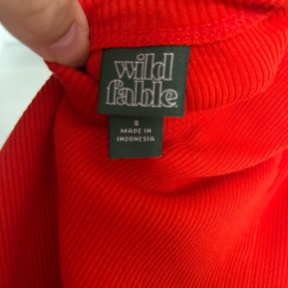 Elegant Red Sleeveless Dress - Picture 2 of 3